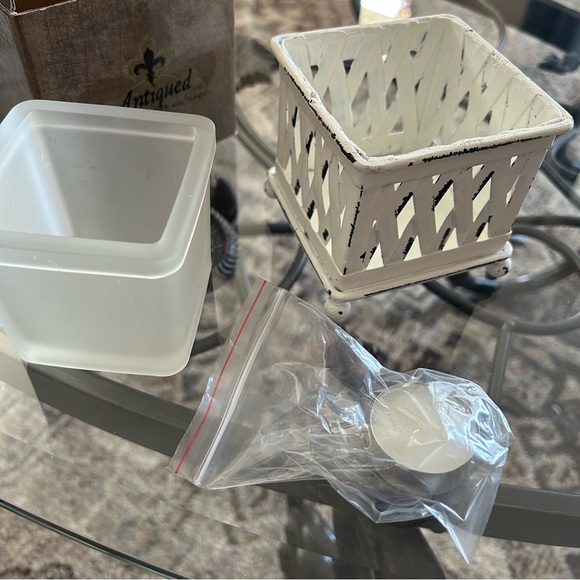 New-Metal Antique Cream Lattice Candle Holder with Tealight Candle - Picture 2 of 5